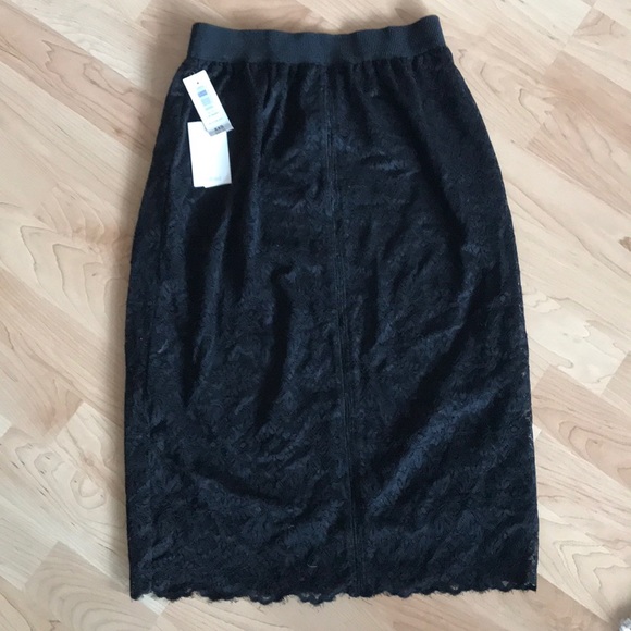 Black lace skirt - Picture 1 of 3